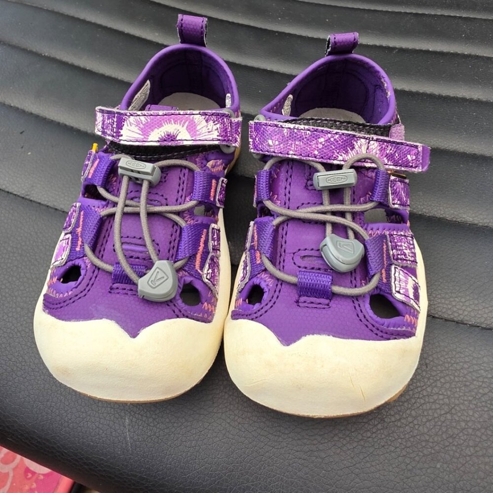 Keen knotch creek sandles size 10 t